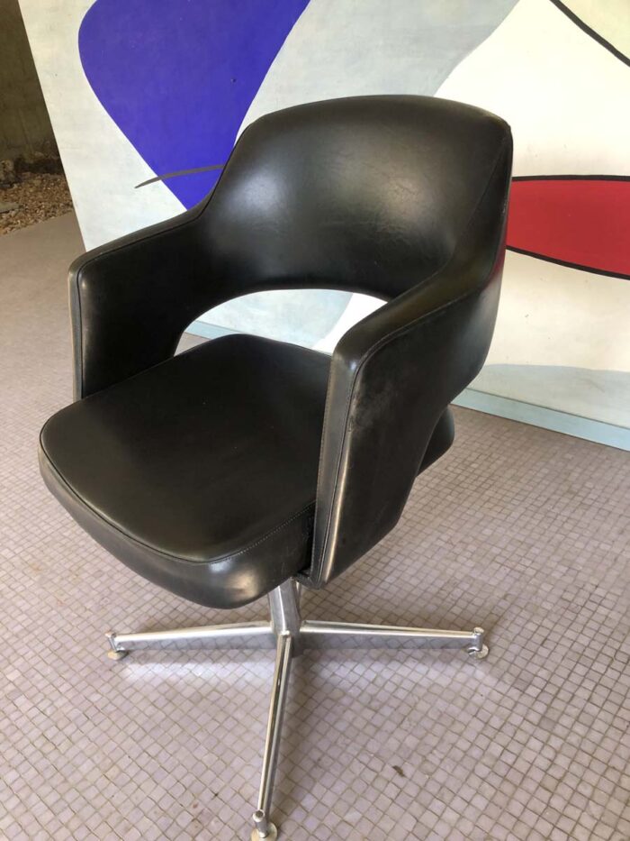 Fauteuil skaï noir, pivotant, vintage, années 50