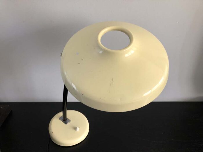 Lampe de bureau des années 60 beige en métal – Image 7